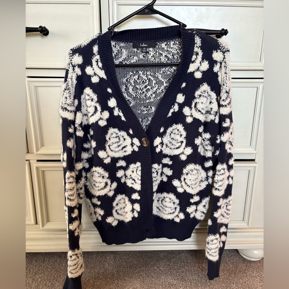 Lulus dark blue flower print cardigan sweater size XS